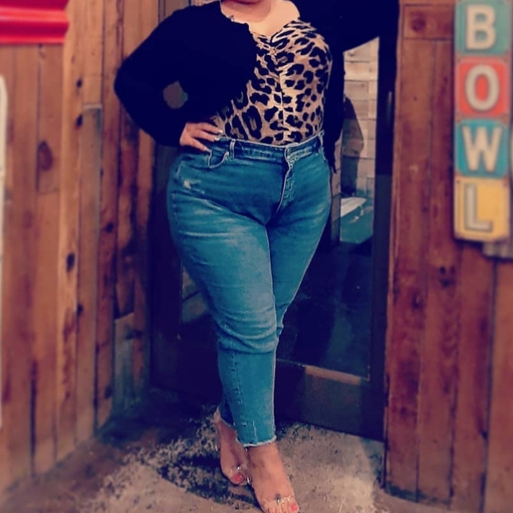 High waisted frayed jeans